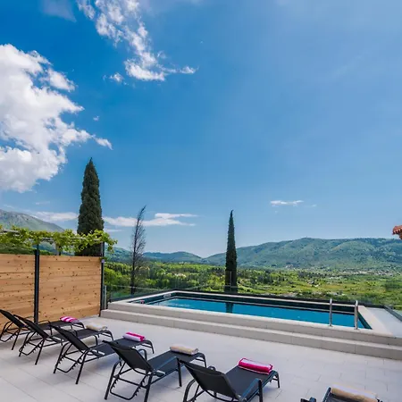 Baan With Epic View And Private Pool * Ljuta