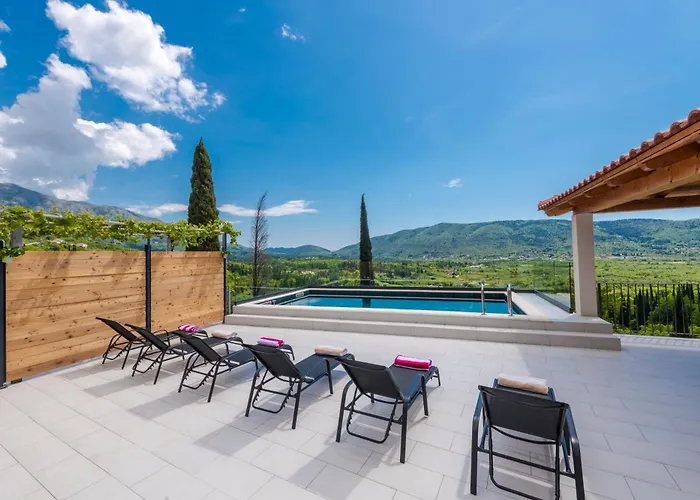 Baan With Epic View And Private Pool Ljuta