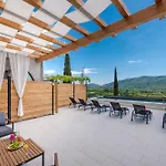 Διαμέρισμα Baan With Epic View And Private Pool