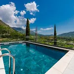 Διαμέρισμα Baan With Epic View And Private Pool