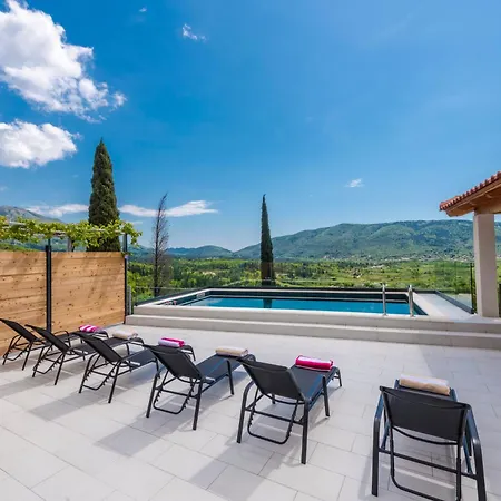 Baan With Epic View And Private Pool Ljuta