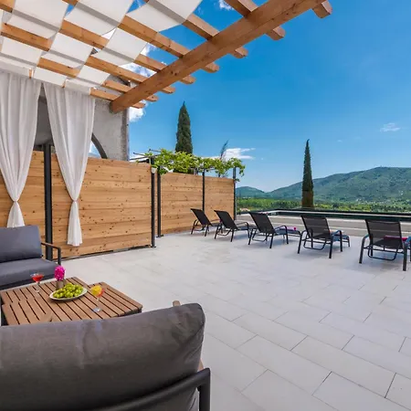 Baan With Epic View And Private Pool * Ljuta